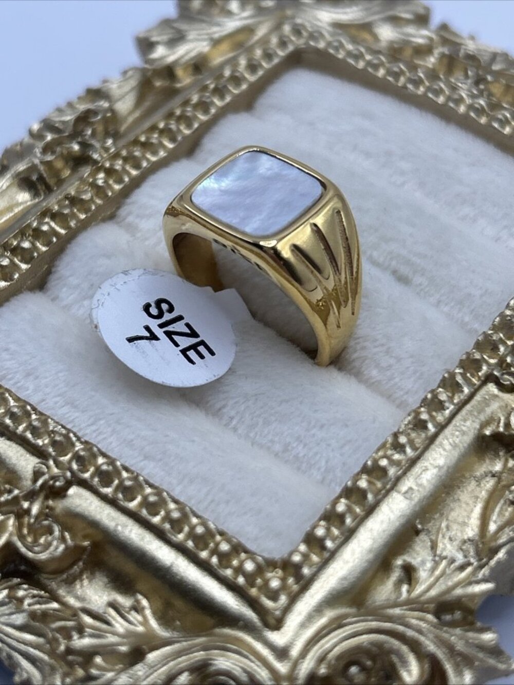Vintage NOS Gold Tone Signet Ring Faux Mother of Pearl Size 7 Unisex Jewelry - Picture 8 of 16